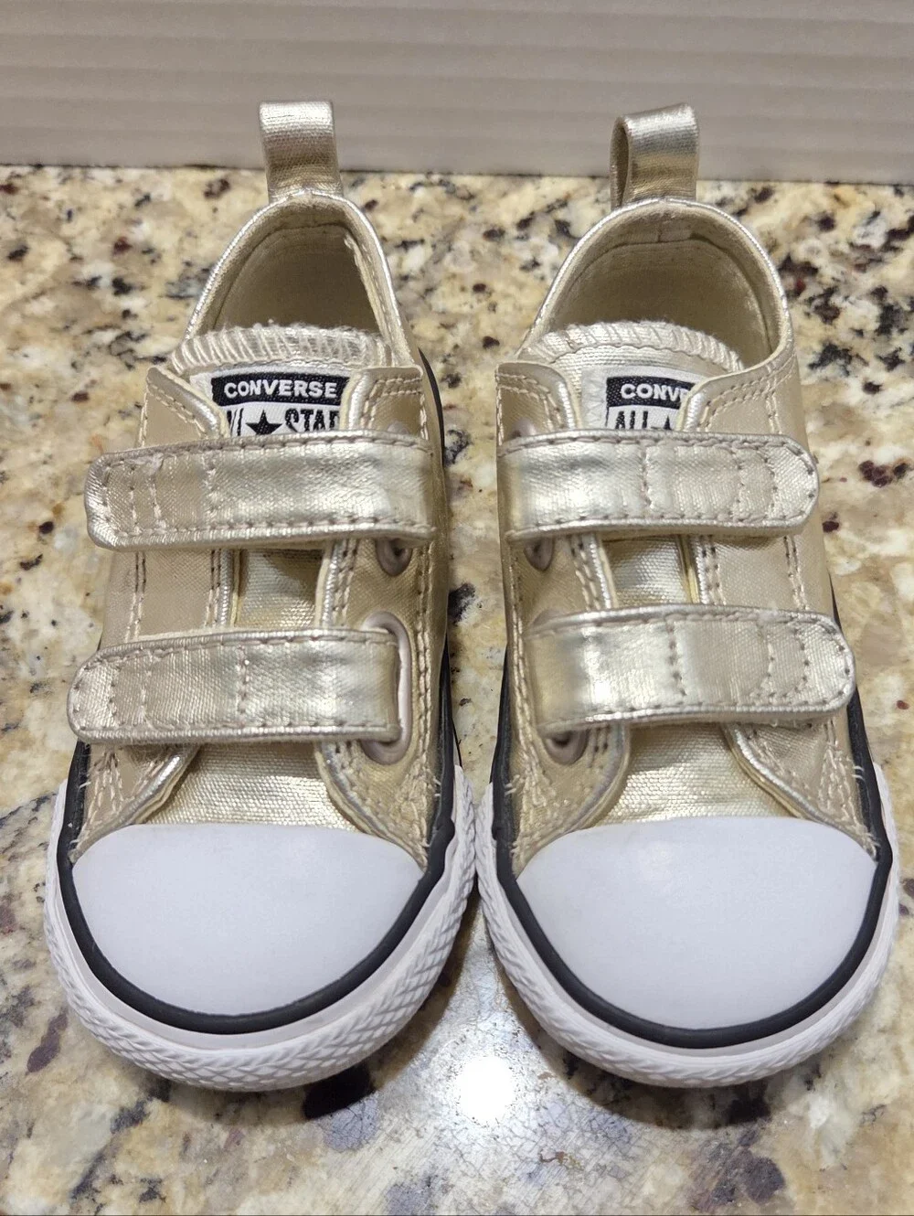 Converse Toddler Kids Chuck Taylor All Star 2V Shoes Gold Star Size 6